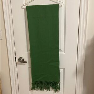 Mila Owen Elegant Green Fringe Throw Blanket Scarf 100% wool